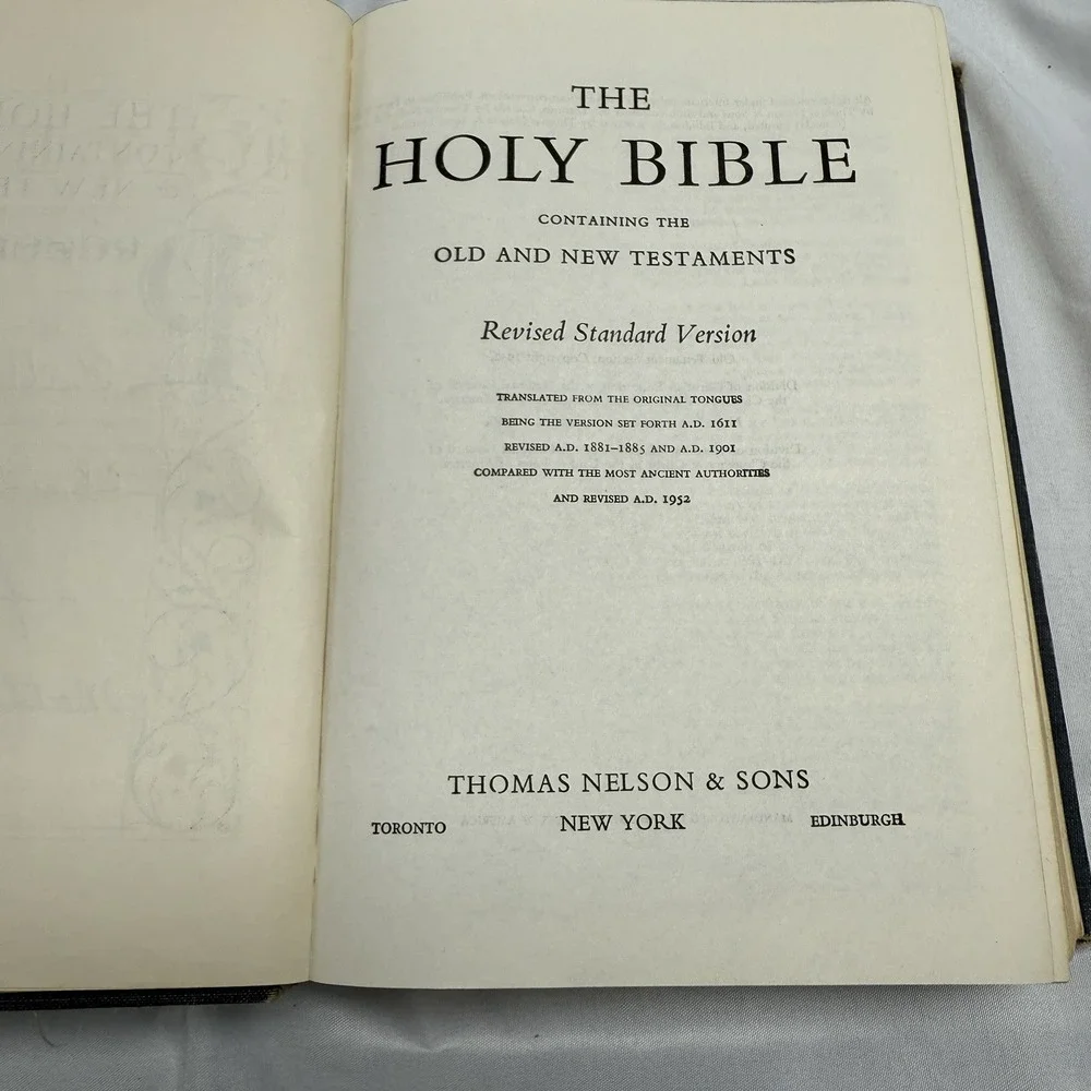 Holy‎ Bible/ Revised Standard Version/ Illustrated: Thomas Nelson & Sons, 1952